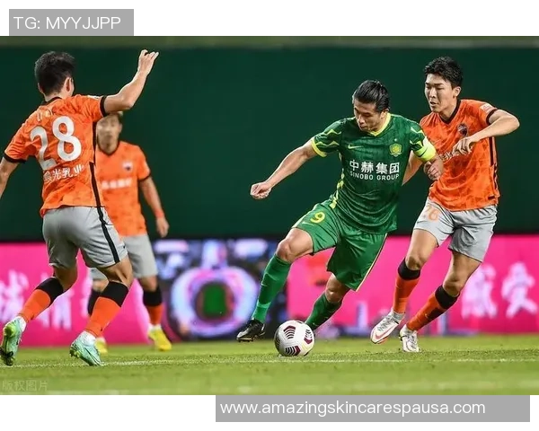 模仿足球明星进球技巧大揭秘让你成为球场上的闪耀之星