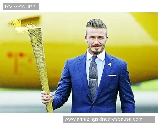 足球明星佩戴的金足球项链背后的故事与时尚潮流解析