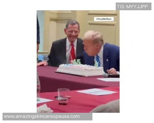 足球明星生日派对盛况空前众人齐聚为其吹蜡烛庆生 足球明星生日派对盛况空前众人齐聚为其吹蜡烛庆生