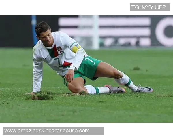 足球明星背后的阴影与追逐者的秘密故事